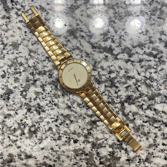 Gucci Vintage 3300 Watch - Picture 1 of 3